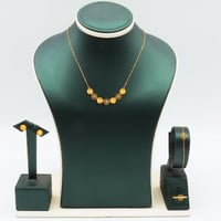 طقم ذهب الوردات ناعم عيار 21 وزن 4.99 جرام بتصميم...