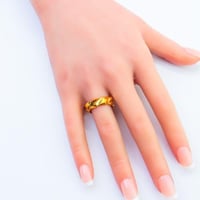 دبلة ذهب عيار 21 تصميم أمواج وزن 2.45 جرام – أناقة...