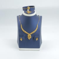 طقم ذهب عيار 21 وزن 8.3 جرام