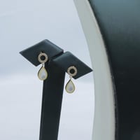 طقم ذهب عيار 18 بتصميم دمعة ألماسي وزن 4.5 جرام