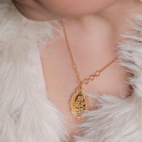 عقد فكتوري بتصميم مميز مزيج بين سبيكة وزن 10 قرام...