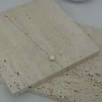 اسوارة فان كليف لون ابيض ذهب عيار 18