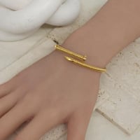 اسوارة المسمار بتصميم مموج ذهب عيار 21