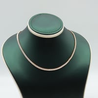 عقد واسوارة ذهب عيار 21 بتصميم الحرير يلبس بوجهين...