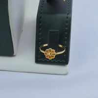 طقم ذهب عيار 21 دورين بتصميم ورد عصرى وزن 19.28 جر...