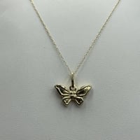 سلسال ذهب عيار 18 مع تعليقة الفراشة الانيقة وزن 2,...