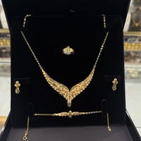 طقم جناح الصقر ذهب صافي عيار 21 وزن 15.5 جرام