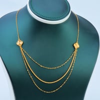 سلسال ذهب عيار 21 ثلاثي الأناقة وزن 4.33 جرام