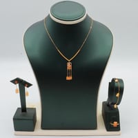 طقم ذهب ناعم عيار 21 وزن 3.48 جرام بتعليقة مستطيلة