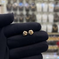 حلق ذهب Love Knot ايطالي تصميم بناتي عيار 18 وزن 1...