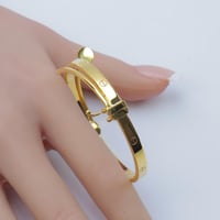 اسوارة ذهب اللوف مع المسمار بتصميم فاخر عيار 21 وز...