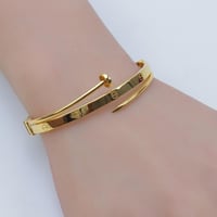 اسوارة ذهب اللوف مع المسمار بتصميم فاخر عيار 21 وز...