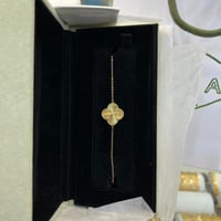 اسوارة فان كليف ذهب مع الملحقات عيار 18 وزن 5.5 جر...