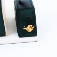 طقم ذهب تصميم الفان كليف خمس وردات عيار 21 وزن 9 ج...