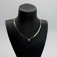 عقد ذهب الفلات تصميم الماسي باللون الفيروزي عيار 1...