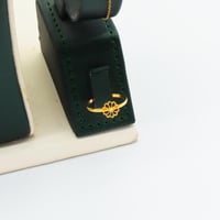 طقم ذهب الوردات ناعم عيار 21 وزن 4.99 جرام بتصميم...