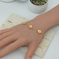 اسوارة فان كليف ذهب عيار 21 شكل ثلاثة وردات