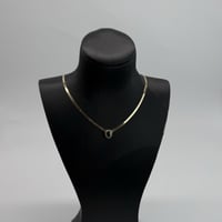 عقد ذهب الفلات تصميم الماسي باللون الاخضر عيار 18...