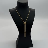 سبحة ذهب عيار 21 مطعمة بالميناء الاسود وزن 6.3 جرا...