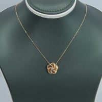 عقد ذهب الوردة عيار 18 وزن 2.88 جرام