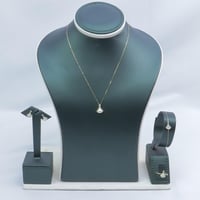 طقم ذهب عيار 18 تصميم ألماسي وزن 3.56 جرام – لإطلا...