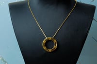 عقد الكارتير بتصميم انيق وناعم ذهب عيار 21 وزن 2.9...