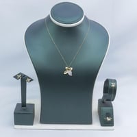 طقم ذهب باسكال عيار 18 ناعم بتصميم الماسي وزن 3.66...