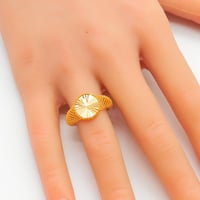 خاتم ذهب عيار 21 تصميم أنيق وزن 2.47 جرام – نعومة...