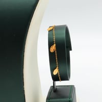 طقم ذهب ناعم عيار 21 وزن 3.59 جرام بتعليقة مستطيلة...