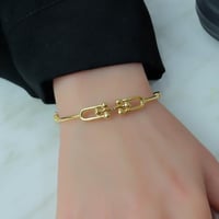 اسوارة مونيكا ذهب عيار 18 لأطلالة فاخرة