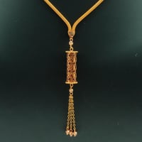 عقد ذهب عيار 21 تعليقة أسطوانية وزن 5.38 جرام بتصم...