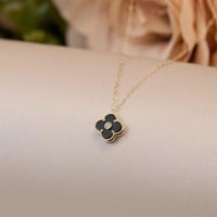 عقد ذهب ناعم تصميم الماس بلون الصدف الاسود عيار 18...