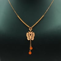 طقم ذهب ناعم عيار 21 وزن 3.55 جرام بتصميم فراشة من...