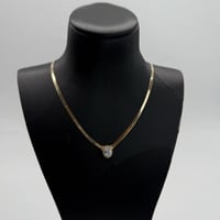 عقد ذهب الفلات تصميم الماسي باللون الابيض عيار 18...