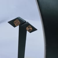 طقم ذهب تصميم الفان كليف عيار 21 وزن3.9 جرام