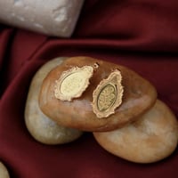 حلق فكتوري بتصميمها المميز مزيج مابين سبيكة 1 قرام...