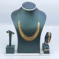 طقم ذهب ناعم عيار 21 بتصميم الطوق وزن 23.3 جرام