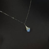 سلسال مارلي حجم صغير باللون السماوي ذهب عيار 18 وز...