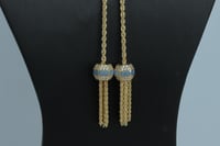 شال ذهب عيار 18 بتصميم الماسي يشمل كرة سحب بلون تي...