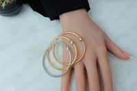 كلكشن أساور ذهب مطاطية بتصميم عصرى عيار 18 وزن 6.5...