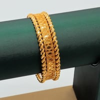 غوايش ذهب عيار 21 بكج بتصميم مبروم مع ديور وزن 16....