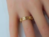 دبلة ذهب تصميم الفان كليف بلمسة الماسية عيار 18