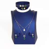 طقم ذهب بوشرون الملون تصميم الماسي عيار 18 وزن 4.4...