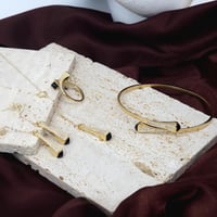 طقم مارلي ذهب بتصميم فريد باللون الأسود ذهب عيار 1...