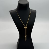 سبحة ذهب عيار 21 مطعمة بالميناء الابيض وزن 6.66 جر...