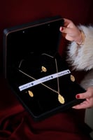 طقم فكتوري بحجم السبيكة 2.5 جرام عيار 24 مع اطارات...