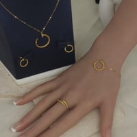 طقم المسمار بتصميم مموج ذهب عيار 21 وزن 7.9 جرام