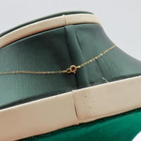 تشوكر ذهب عيار 18 زهور صغيرة وزن 0.53 جرام بتصميم...