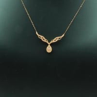 طقم ذهب بوشرون عيار 18 وزن 2.92 جرام بتصميم الماسي...