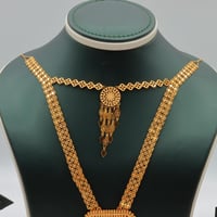 طقم ذهب عيار 21 تصميم تراثي وزن 11.65 جرام بإطلالة...